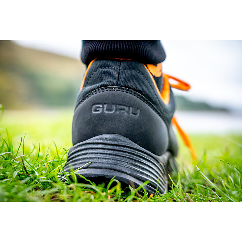 GURU WATERPROOF TRAINER BLACK - 42